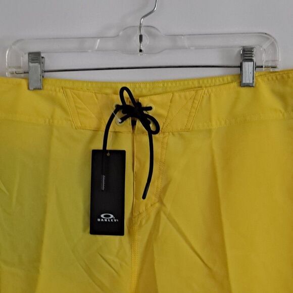 Oakley Mens Board Shorts NWT - Picture 2 of 9